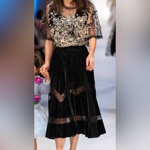 Black metallic lace pleated skirt size M